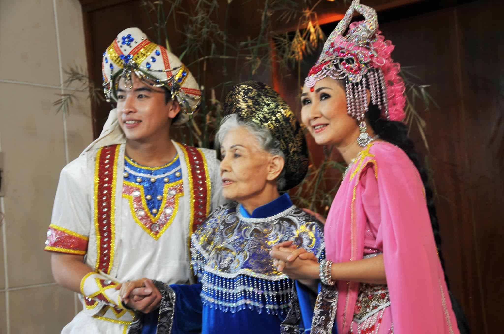 Nghệ sĩ thương tiếc sầu nữ Út Bạch Lan 2 Nghệ sĩ thương tiếc sầu nữ Út Bạch Lan - Ảnh 1